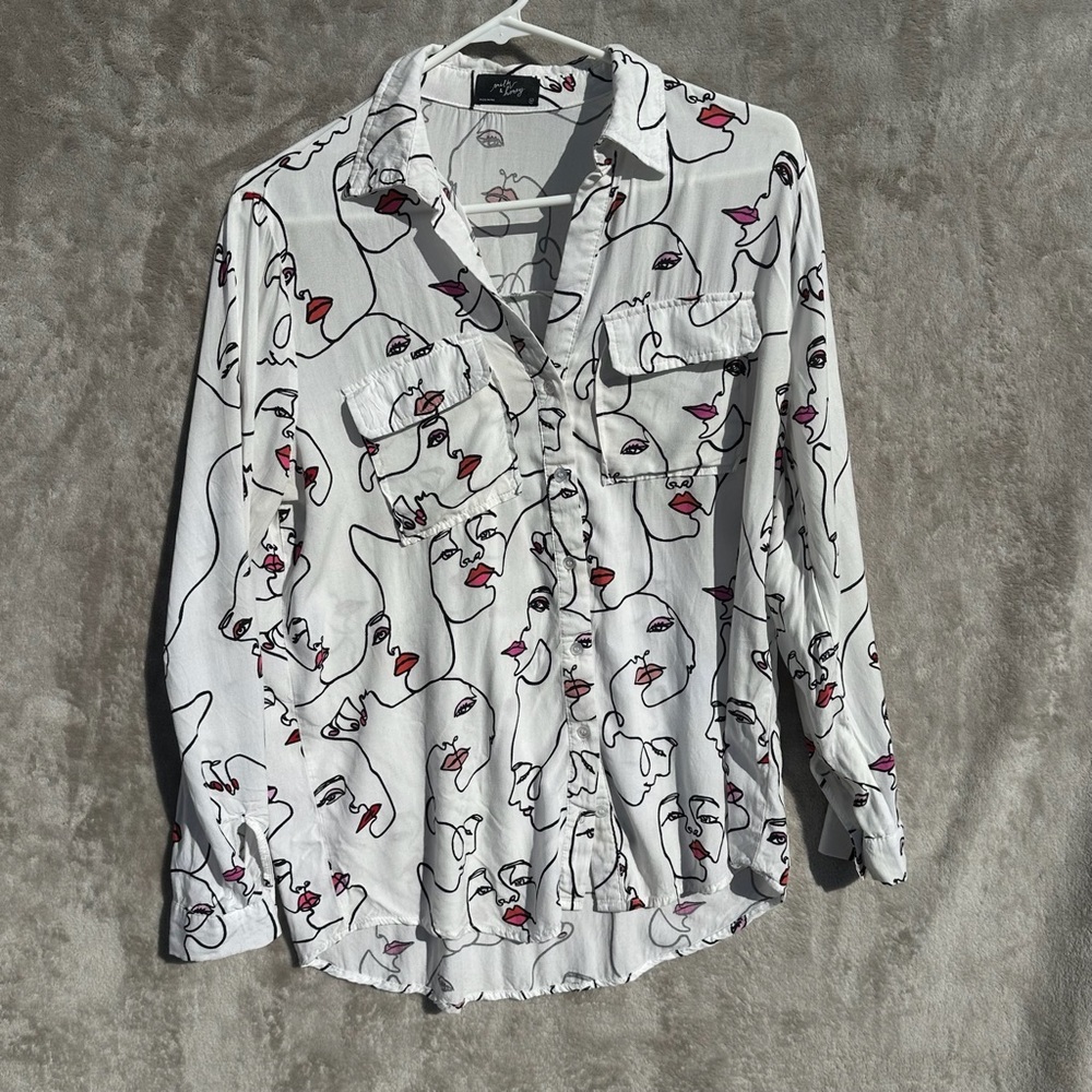 Women’s White Button Up Blouse Abstract Face Print Long Sleeve Lightweight Sz M